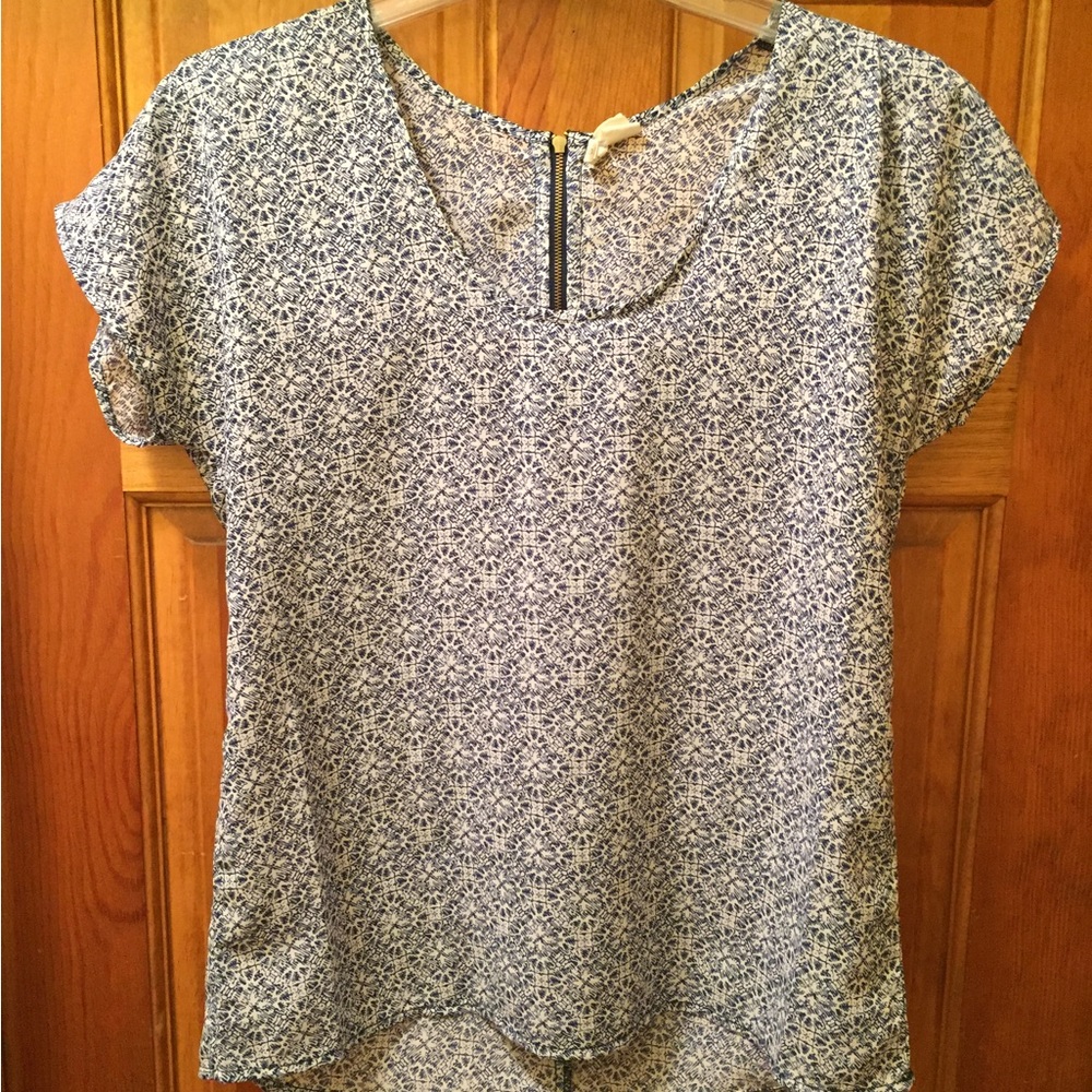 Short sleeved blouse